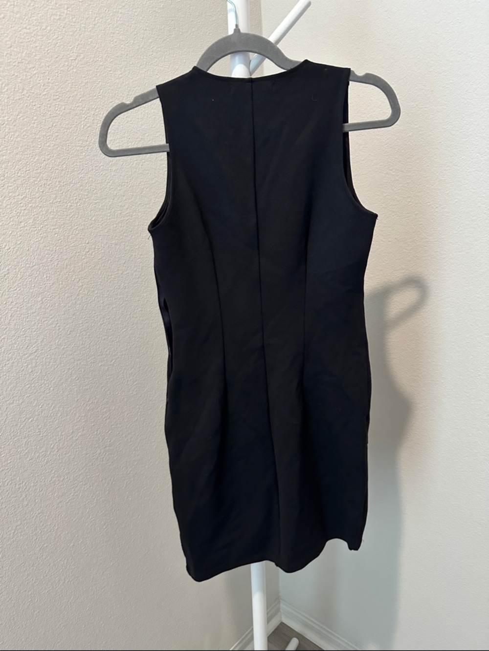 Romeo & Juliet Couture Black V-Neck Bodycon Mini Dress - Picture 3 of 4